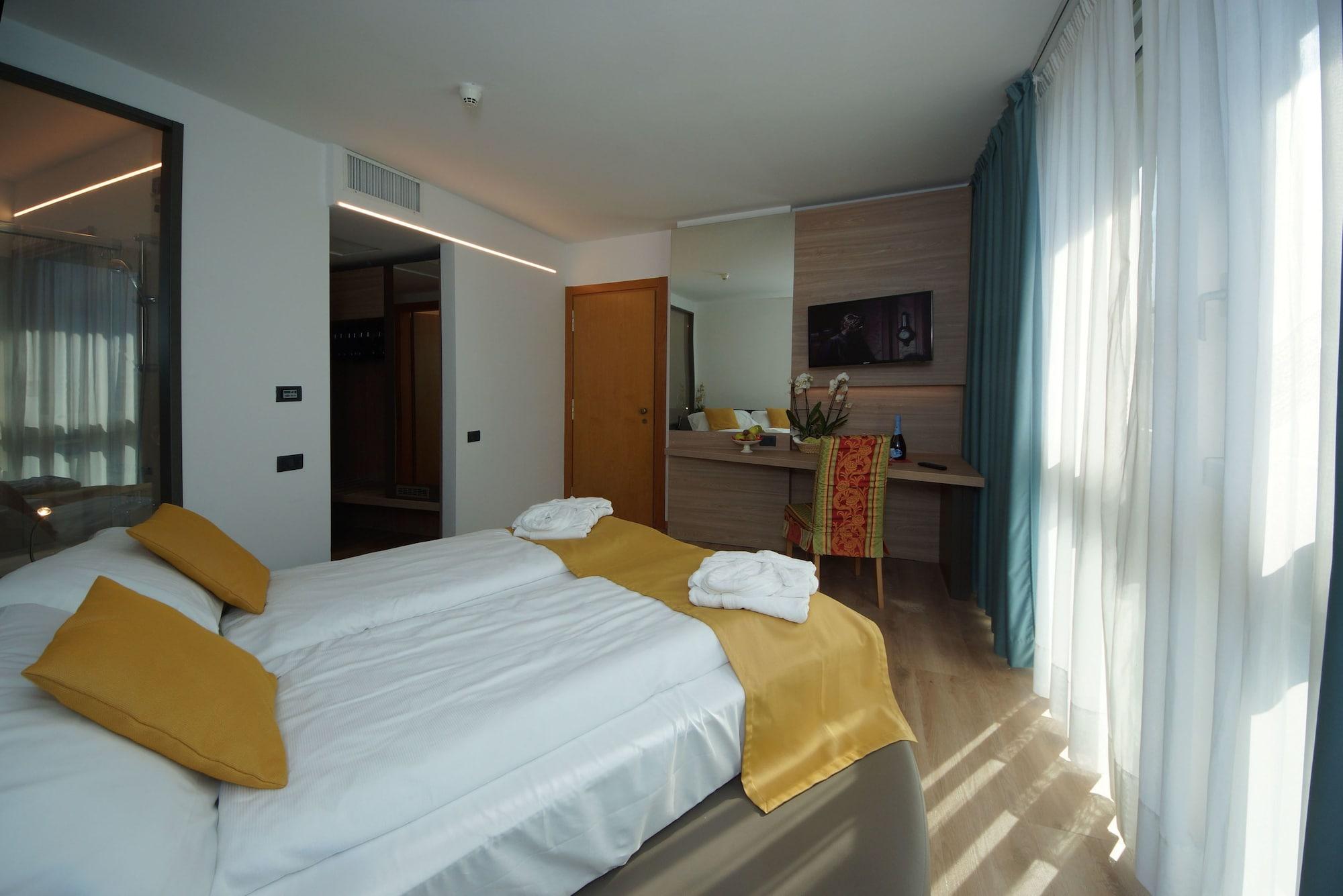 Ambassador Suite Hotel Riva del Garda Exterior photo